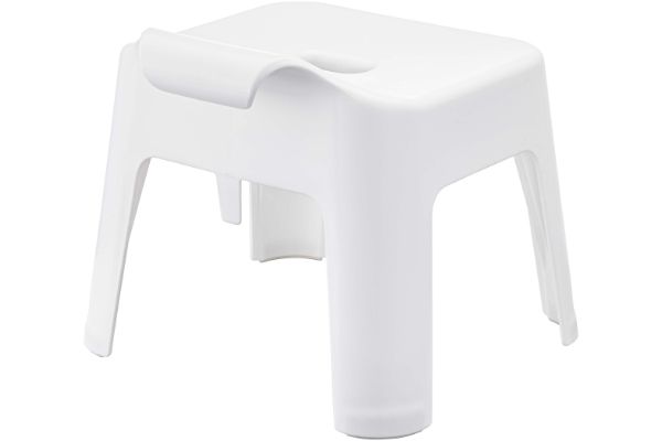 towerの引っ掛け風呂椅子で、バスルームをスッキリ快適に