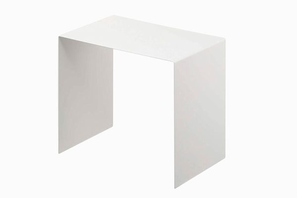 収納力をアップする名脇役。シンプルで丈夫なコの字型の棚を活用しよう